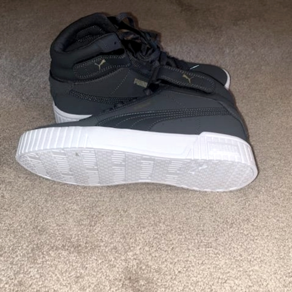 *New* NWOB Puma Court Sneakers *New*